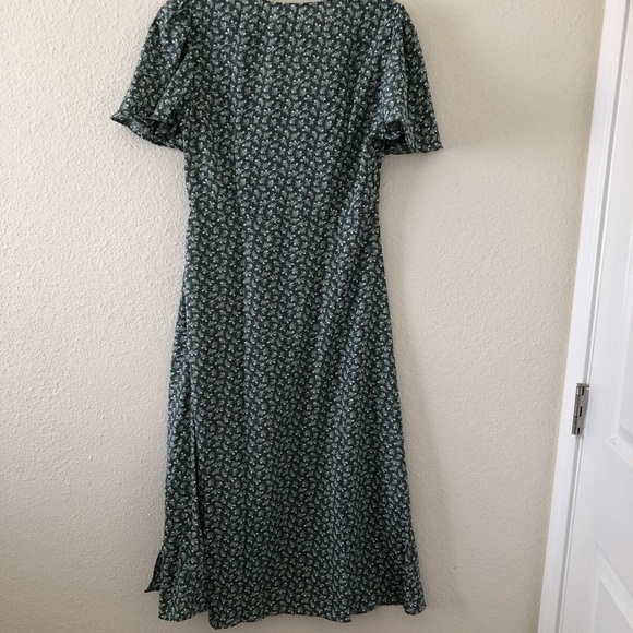 Sage green and white floral midi dress size medium - Picture 5 of 8
